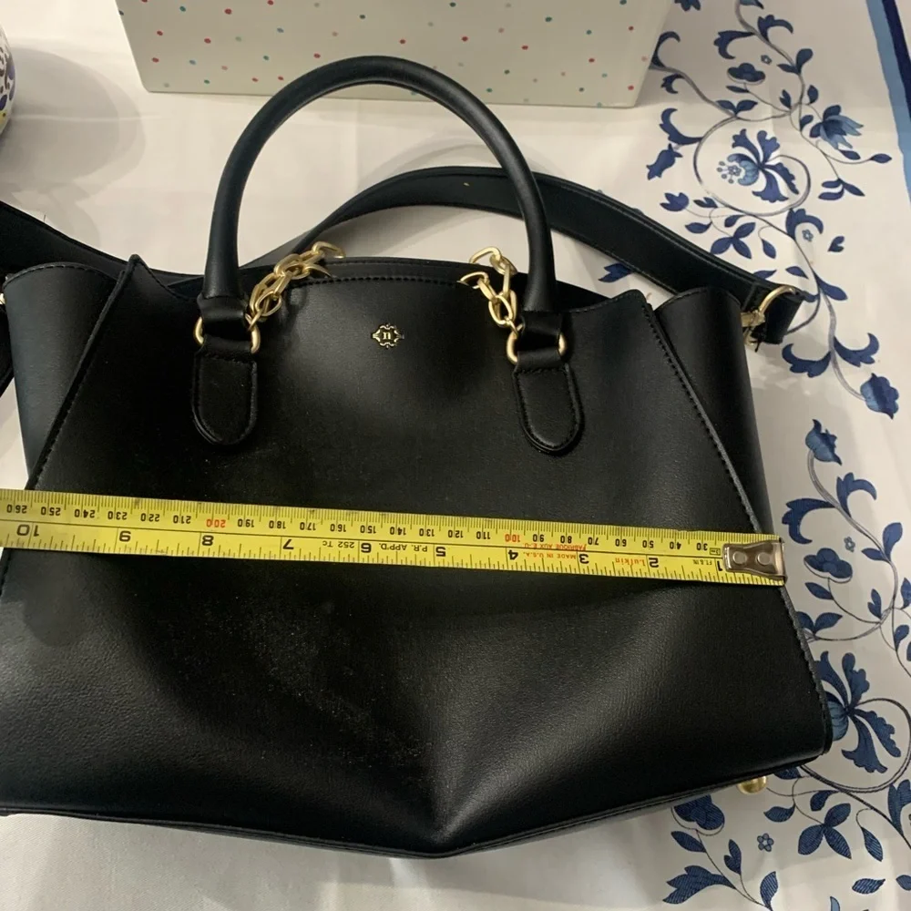Chic Black Shoulder Bag with Gold Chain - Picture 6 of 6